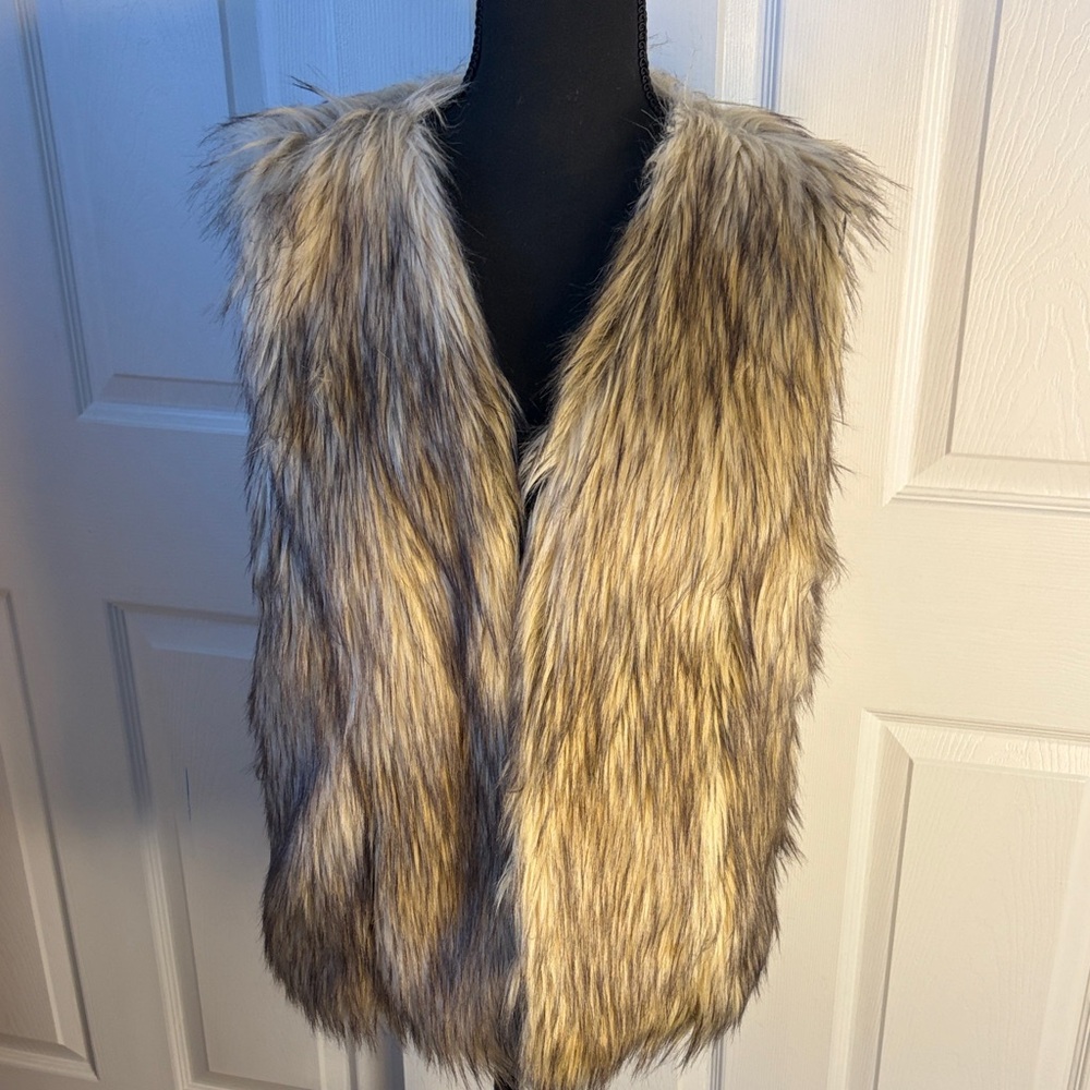 Full Tilt Faux Fur Lined Vest in Brown and Cream size medium - Picture 1 of 14